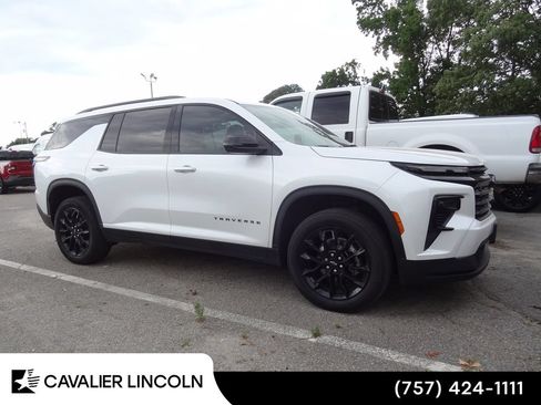 Used 2025 Chevrolet Traverse LT w/ Midnight/Sport Edition AWD/4WD image 2