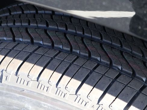 New 2026 Chevrolet Suburban LS image 12