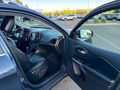 Used 2021 Jeep Cherokee Latitude Plus AWD/4WD image 19