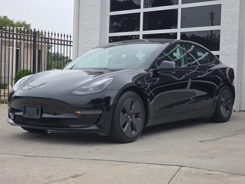 Used 2023 Tesla Model 3 Standard Range RWD image 9