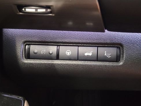 Used 2024 Nissan Pathfinder Platinum FWD image 30