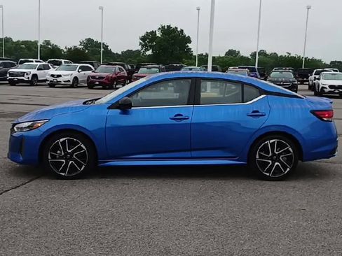 Used 2025 Nissan Sentra SR FWD image 5