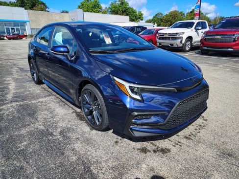 Used 2024 Toyota Corolla SE FWD image 3