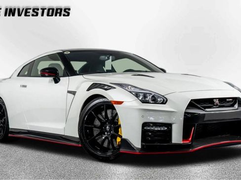 Used 2023 Nissan GT-R NISMO AWD/4WD image 1