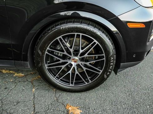 Used 2025 Porsche Cayenne Base image 6