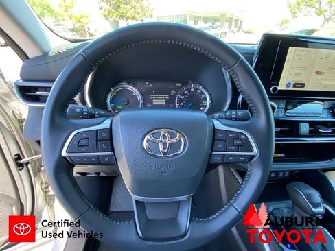 Certified 2024 Toyota Highlander XLE AWD/4WD image 42