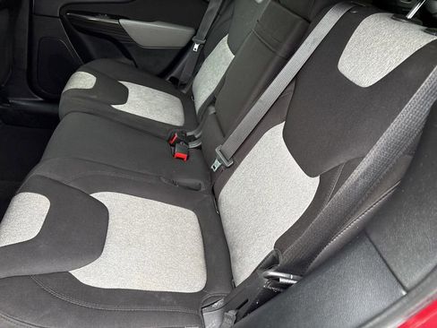 Used 2014 Jeep Cherokee Latitude AWD/4WD image 10