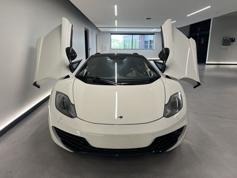 Used 2014 McLaren MP4-12C Spider RWD image 11