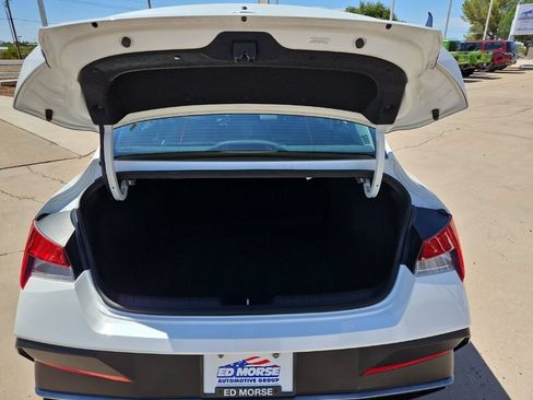 Used 2024 Hyundai Elantra SEL FWD image 16