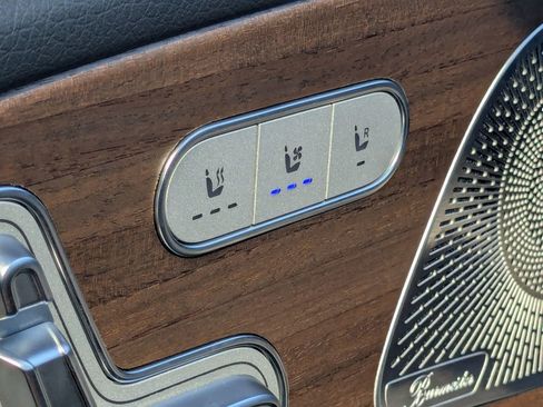 Used 2025 Mercedes-Benz GLS 450 4MATIC image 12