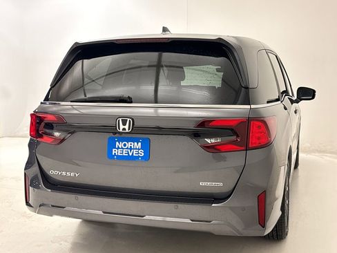New 2026 Honda Odyssey Touring image 4
