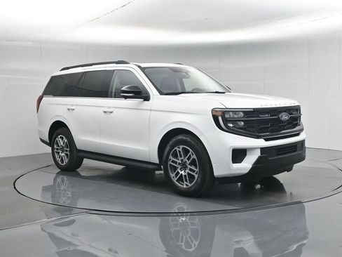 Used 2025 Ford Expedition Active AWD/4WD image 32