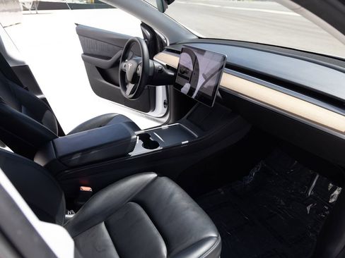 Used 2022 Tesla Model Y Long Range AWD/4WD image 20