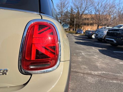 Used 2019 MINI Cooper 2-Door Hardtop w/ Premium Package image 7