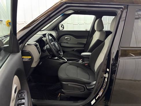 Used 2019 Kia Soul FWD image 27