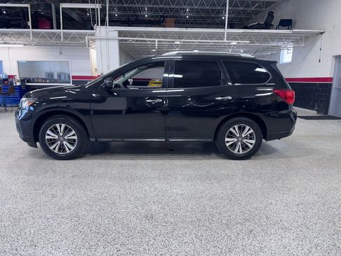 Used 2017 Nissan Pathfinder SV image 6