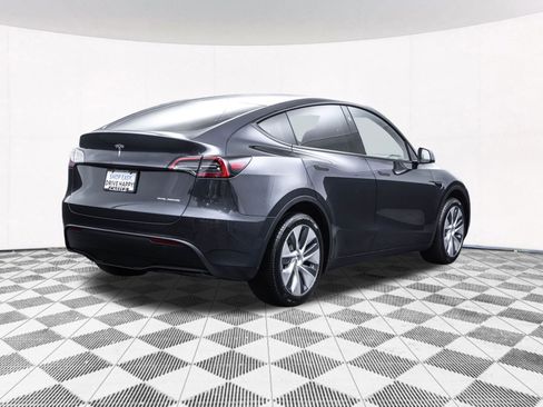 Used 2024 Tesla Model Y Long Range image 11