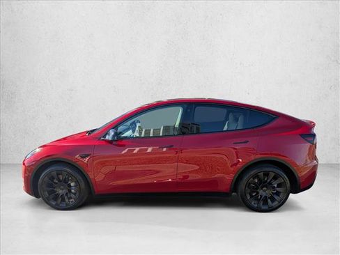 Used 2022 Tesla Model Y Long Range image 9