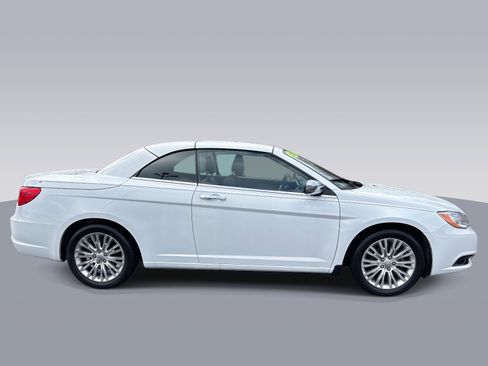 Used 2011 Chrysler 200 Limited image 2