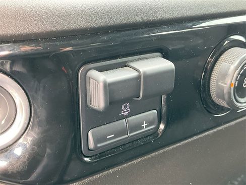 Used 2024 Chevrolet Silverado 2500 LT image 23