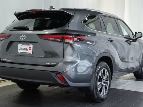 Used 2025 Toyota Highlander XLE AWD/4WD image 4