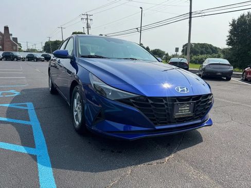 Used 2021 Hyundai Elantra SE FWD image 4
