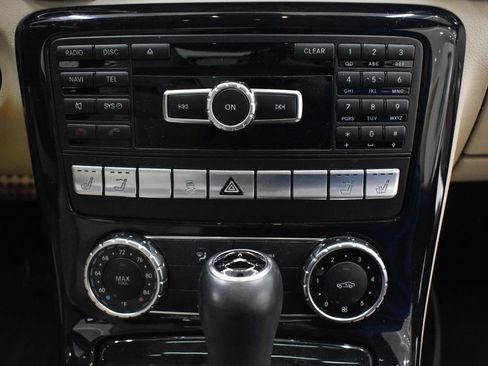 Used 2014 Mercedes-Benz SLK 250 image 26