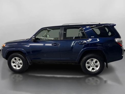 Used 2016 Toyota 4Runner SR5 AWD/4WD image 5