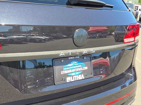 Used 2021 Volkswagen Atlas SE w/ Panoramic Sunroof Package FWD image 15