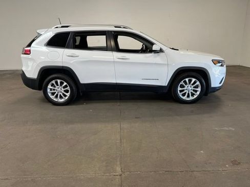 Used 2019 Jeep Cherokee Latitude w/ Popular Appearance Group FWD image 2