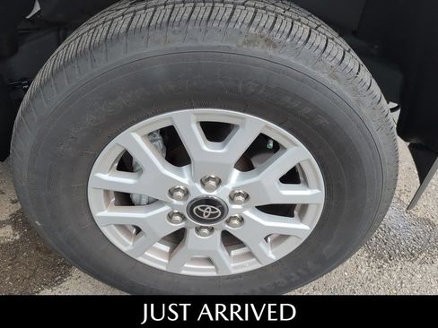 Used 2025 Toyota Tacoma SR5 AWD/4WD image 19