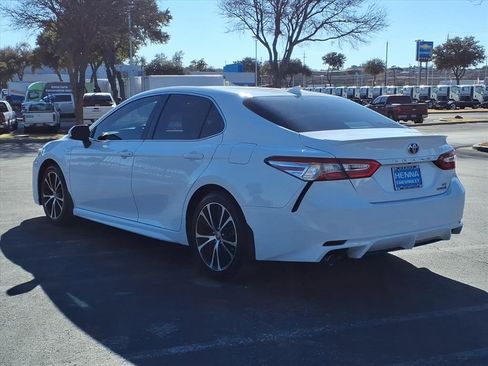 Used 2020 Toyota Camry SE image 11