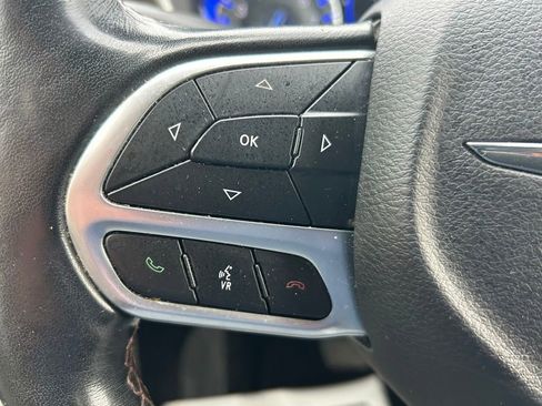 Used 2019 Chrysler Pacifica Touring-L w/ Tire & Wheel Group FWD image 22