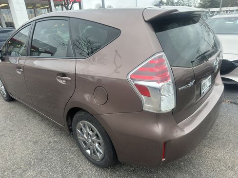 Used 2016 Toyota Prius V Two image 3