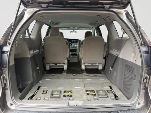 Used 2017 Toyota Sienna LE AWD/4WD image 17