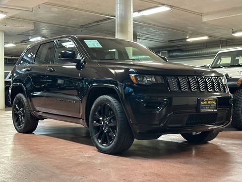 Used 2021 Jeep Grand Cherokee Laredo X image 7
