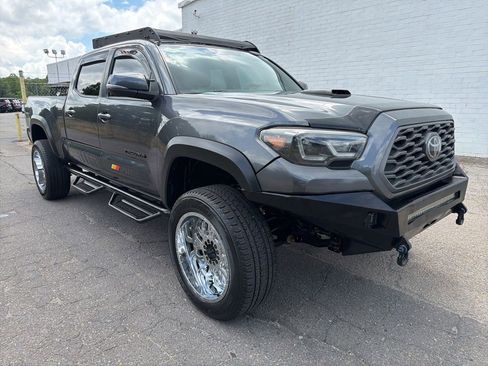 Used 2021 Toyota Tacoma TRD Off-Road w/ Technology Package AWD/4WD image 8