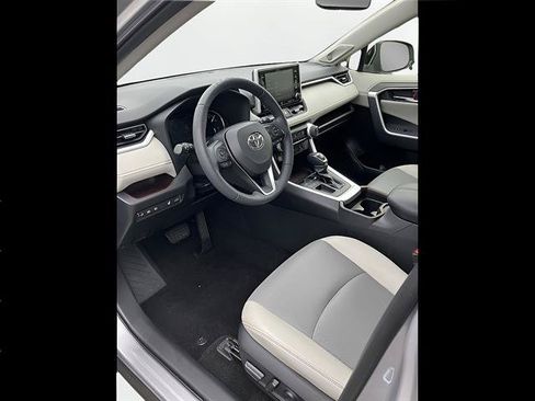 Used 2019 Toyota RAV4 Limited w/ Cold Weather Package FWD image 10