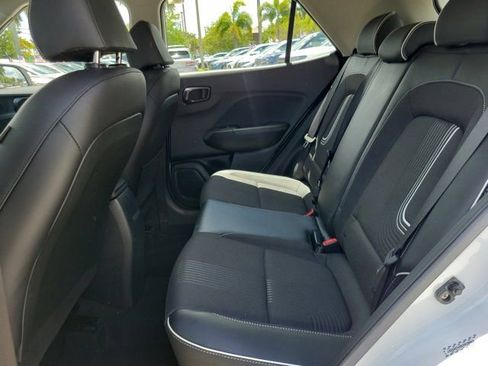 Certified 2023 Hyundai Venue Limited FWD image 7
