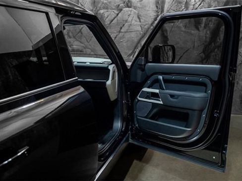 Used 2022 Land Rover Defender 110 S image 9