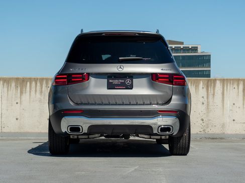 Used 2026 Mercedes-Benz GLB 250 4MATIC image 5