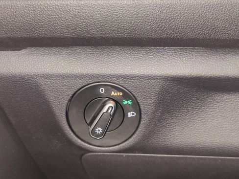 Used 2024 Volkswagen Jetta SE w/ Panoramic Sunroof Package image 24