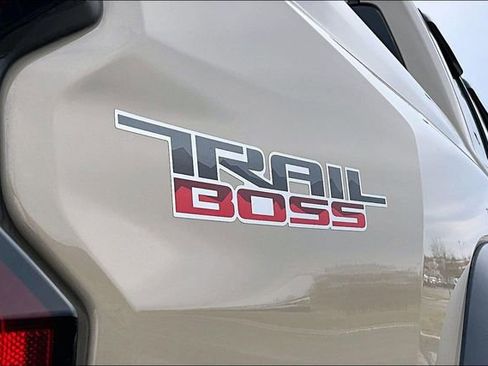 Used 2023 Chevrolet Colorado Trail Boss image 25