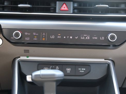 Used 2026 Kia Carnival FWD image 21