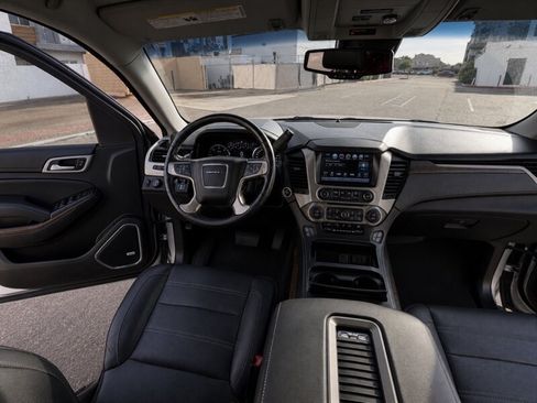 Used 2018 GMC Yukon Denali w/ Open Road Package AWD/4WD image 22