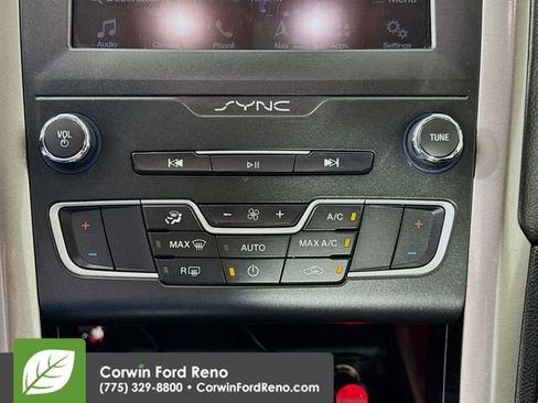 Used 2019 Ford Fusion SE image 16