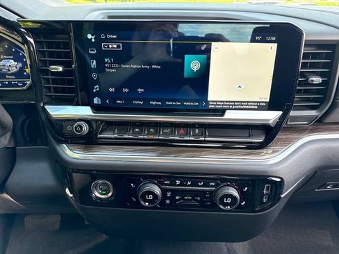 Used 2022 Chevrolet Silverado 1500 LT AWD/4WD image 31