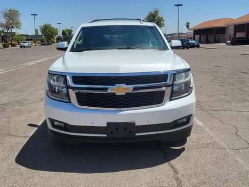 Used 2017 Chevrolet Suburban LT RWD image 3