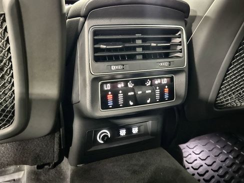 Used 2019 Audi Q8 Prestige AWD/4WD image 29