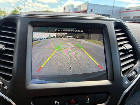 Used 2022 Jeep Cherokee Trailhawk w/ Trailer Tow Group AWD/4WD image 27